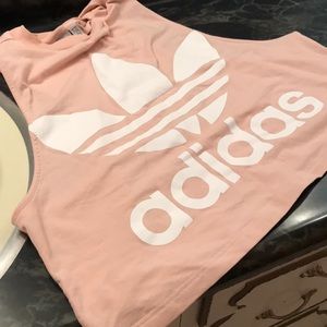 Adidas Logo Crop tip